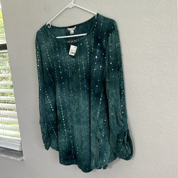 Pretty sequenced blouse - Picture 3 of 5